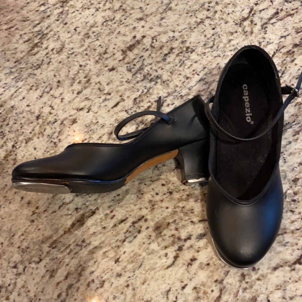Capezio Tap Shoes - black leather - size 8 - like new